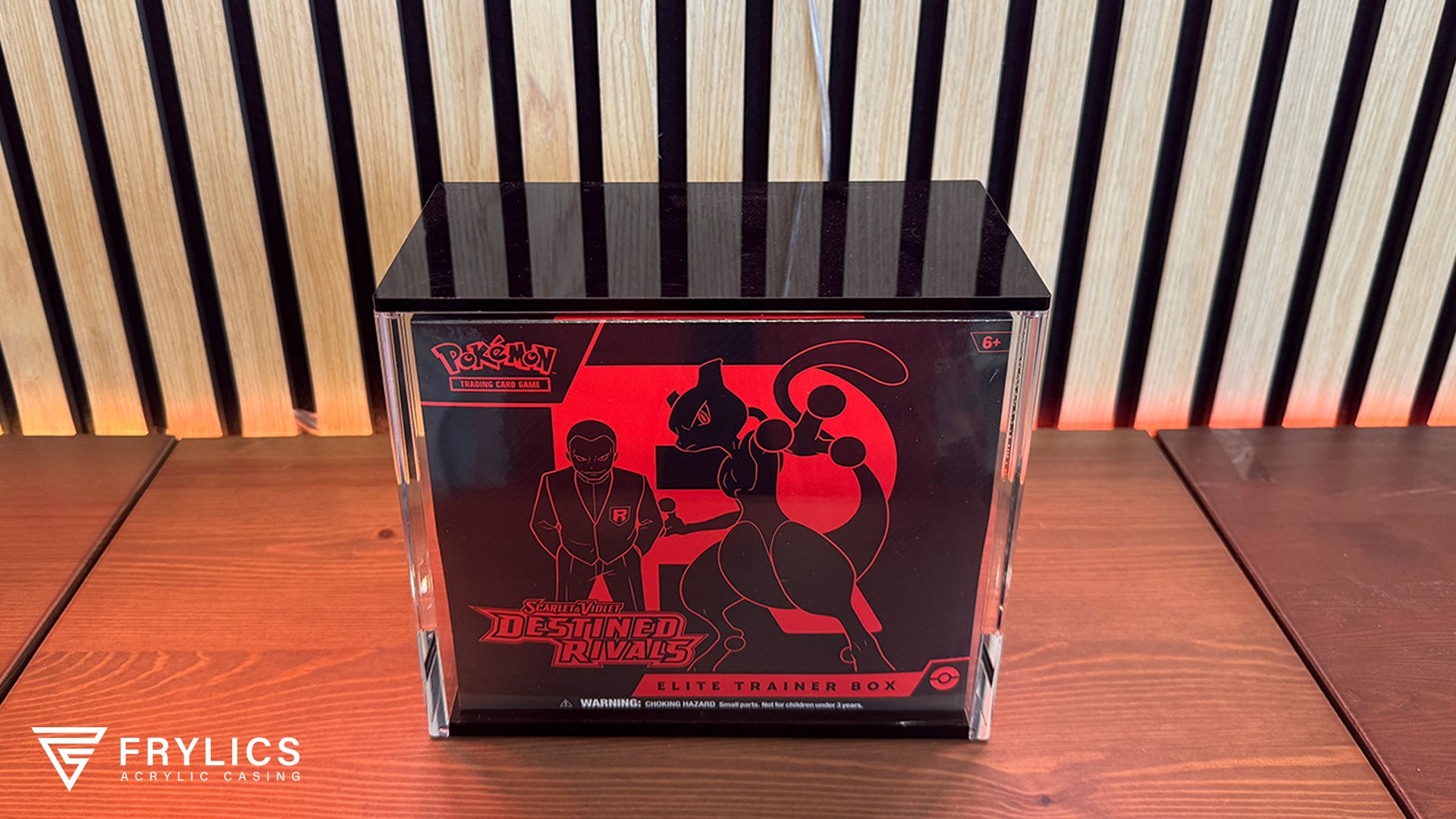 Elite Trainer Box Acryl Case van Frylics met de bodem en deksel in het glanzend zwart