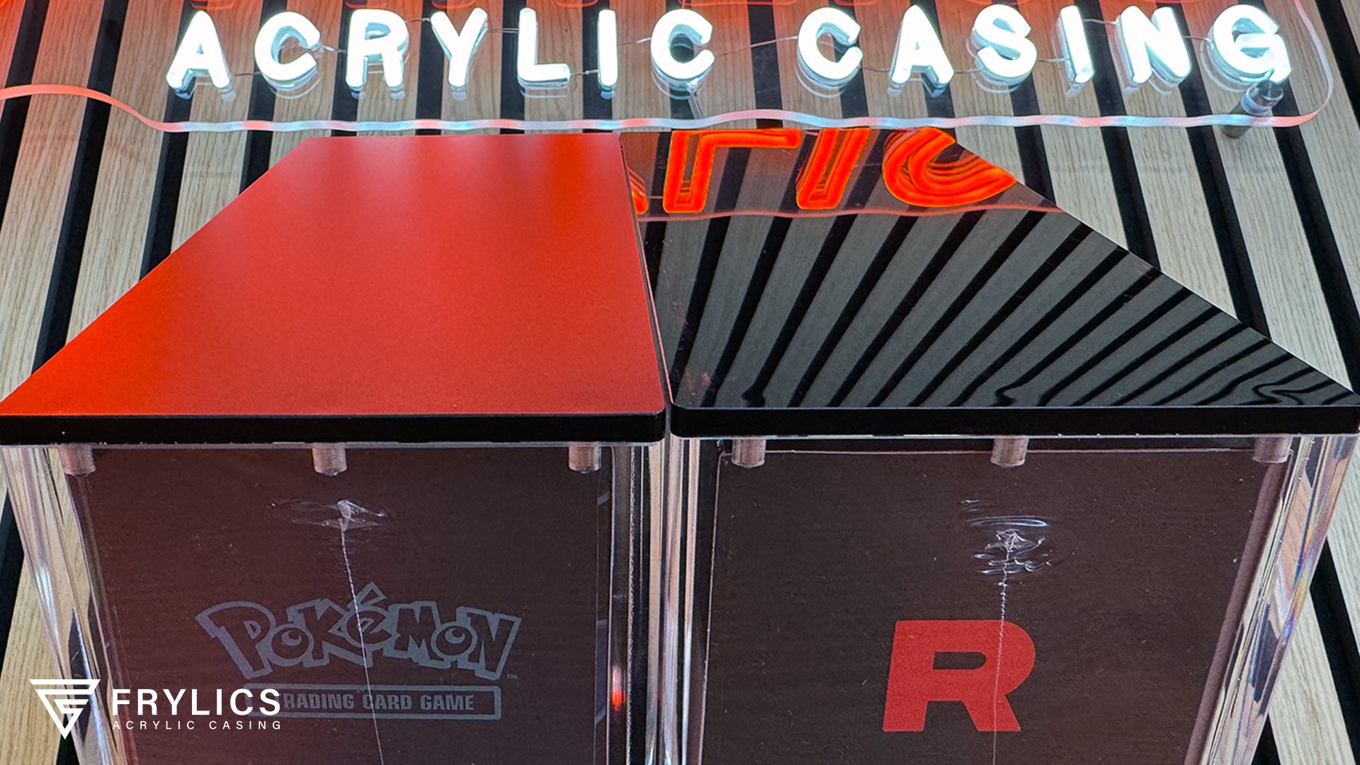 Frylics Elite Trainer Boxen (ETB) in de twee zwarte keuren naast elkaar ter vergelijk. Mat Zwart of Glanzend Zwart