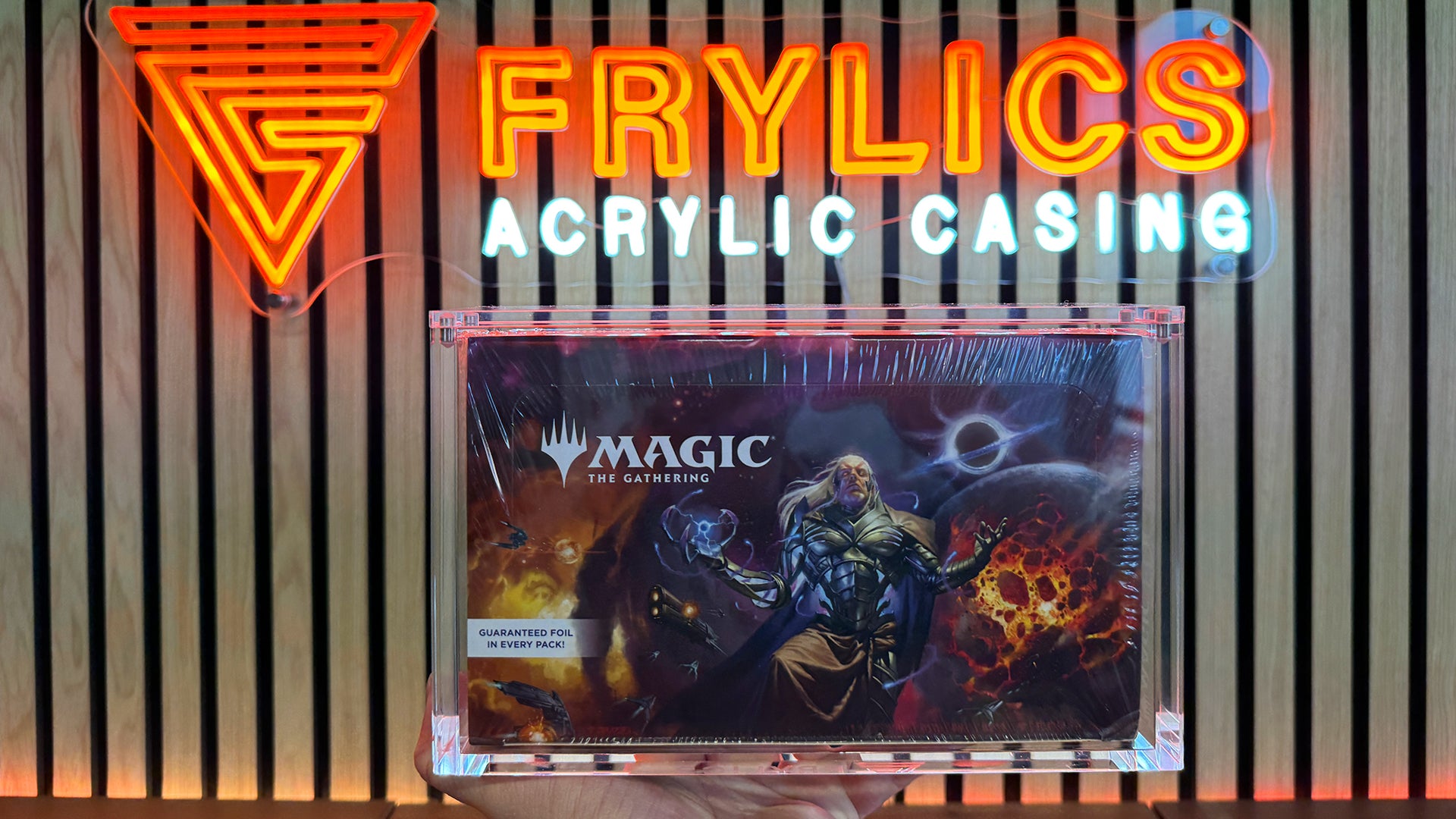 Magic: The Gathering Play Booster Box (30 packs) - Acryl Case