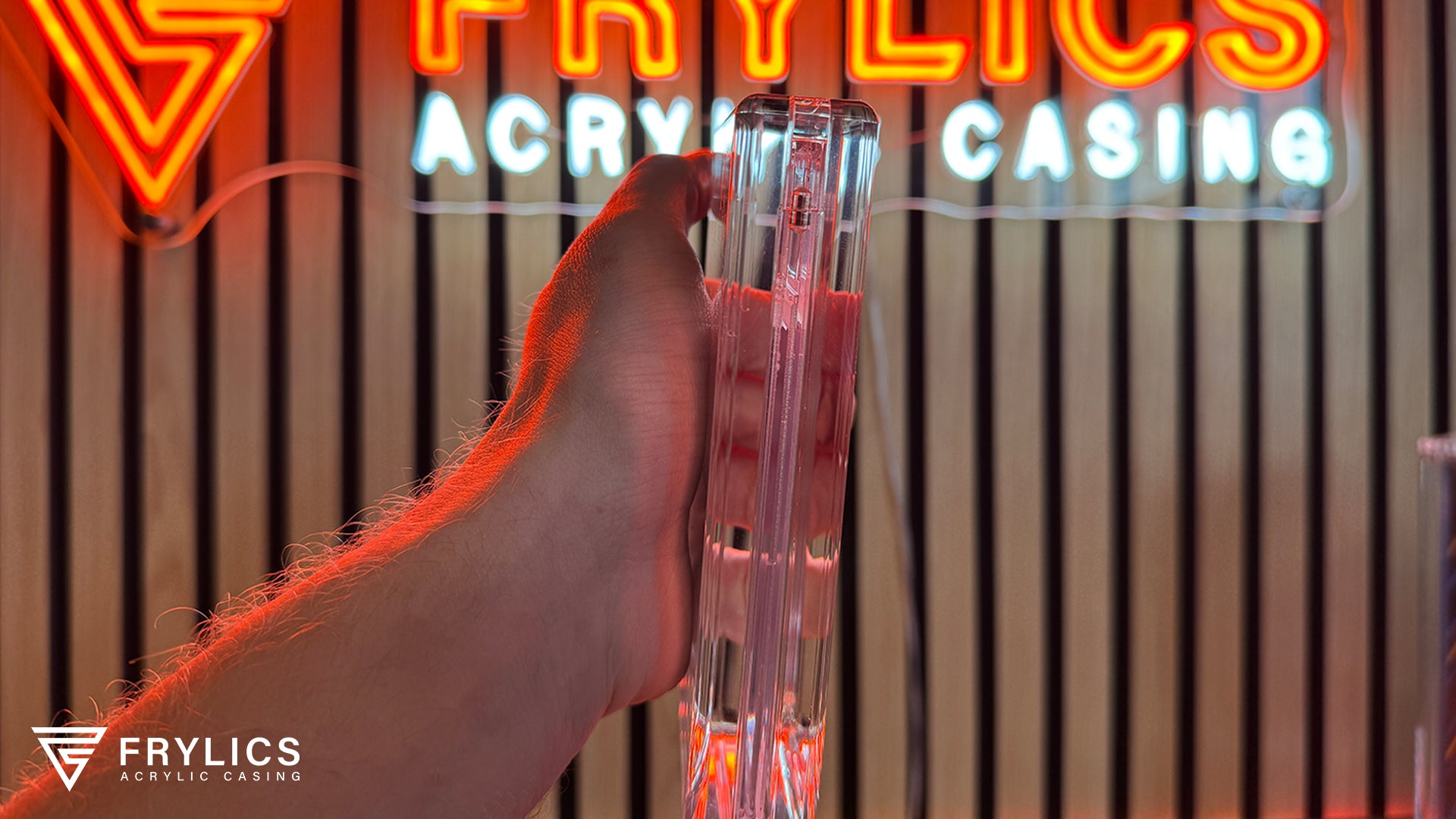 PSA-kaart in Frylics PSA 1-slot acryl blok vanaf zijkant met luxe 10 mm dikke acryl platen