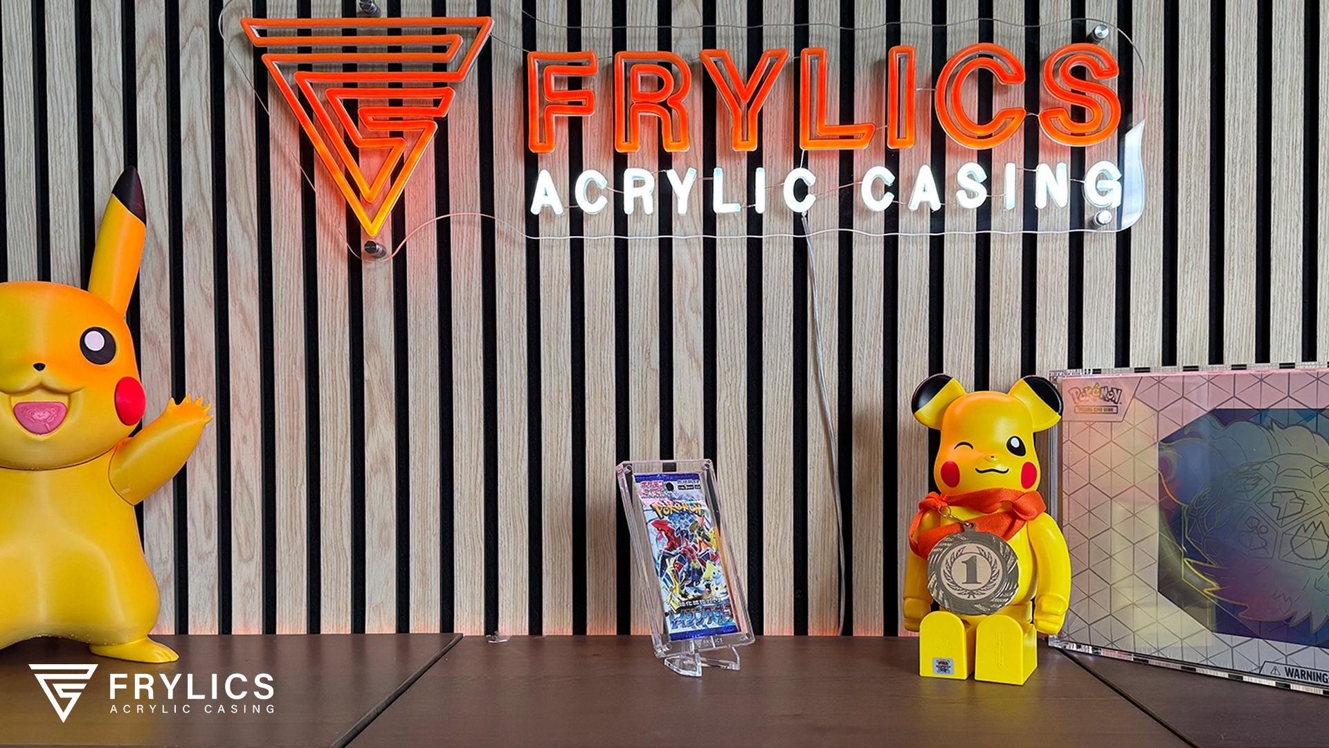 Frylics Booster Pack 1-slot acryl case voor Japanse packs schuin voor