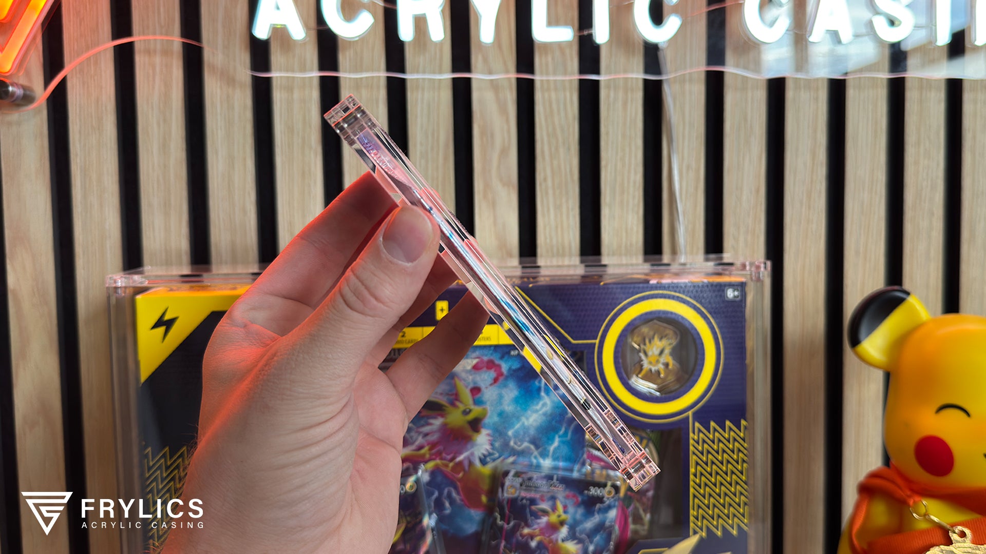 Frylics Booster Pack 1-slot acryl case voor Japanse packs zijkant