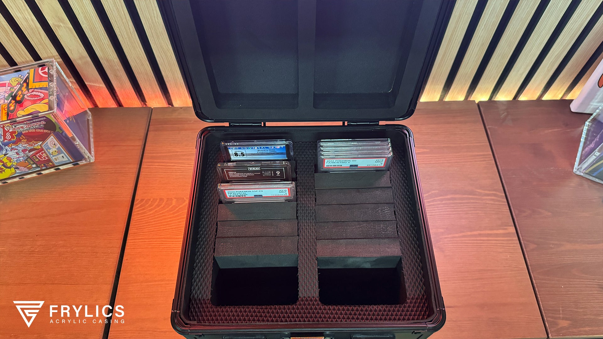 Graded card slab koffer 2' Display