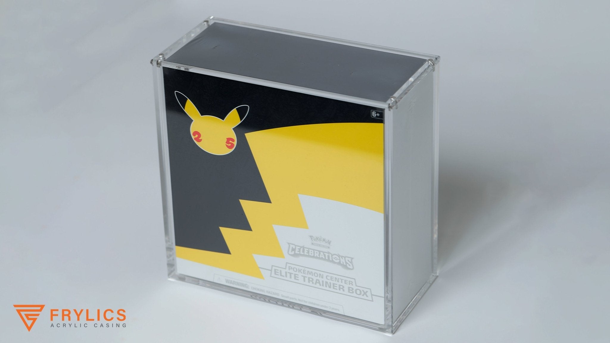 Elite Trainer Box Celebrations - Pokémon acryl case - Frylics - Pokemon Elite Trainer Box Celebrations acryl case zijkant